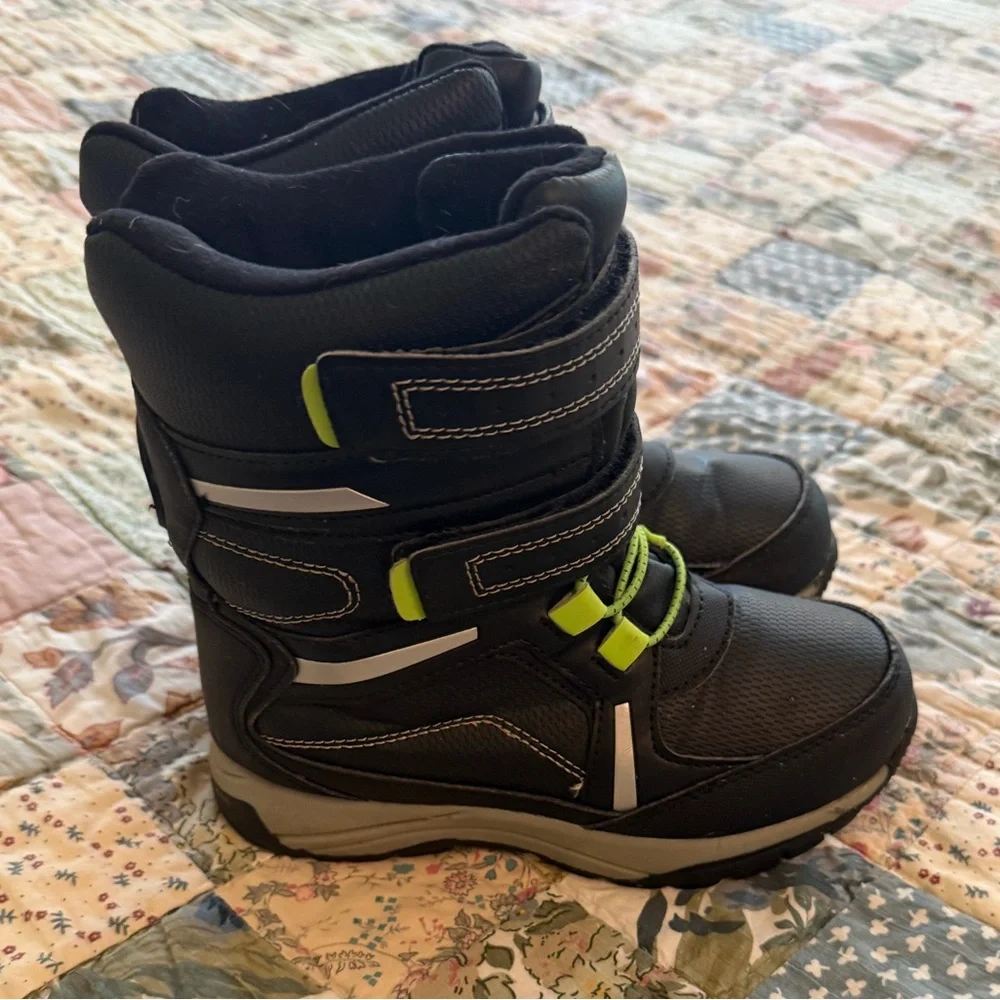 TOTES KIDS WATERPROOF WINTER BOOTS BLACK WITH BRIGHT GREEN ACCENTS SIZE 13
